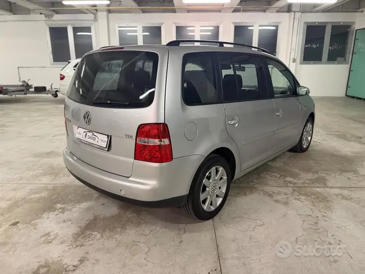 Volkswagen Touran 2006 photo 5