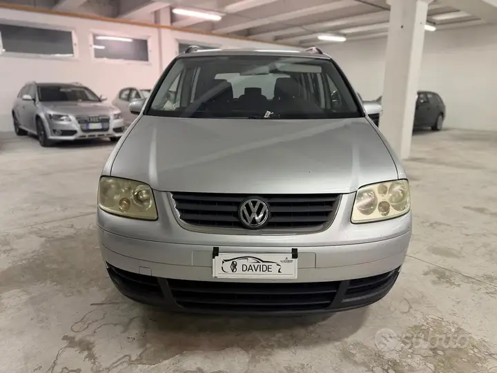 Volkswagen Touran 2006 photo 2