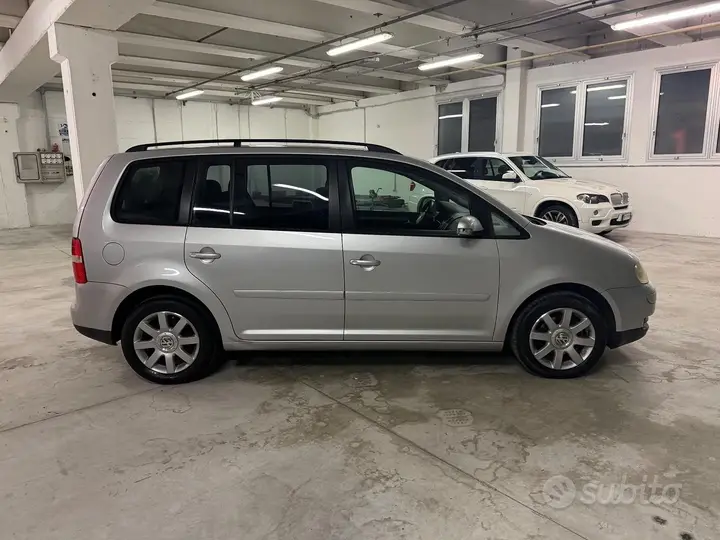 Volkswagen Touran 2006 photo 4