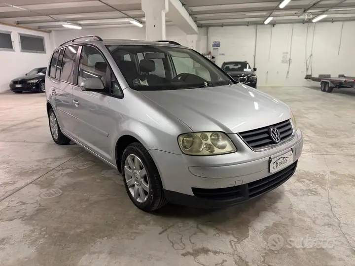Volkswagen Touran 2006 photo 3