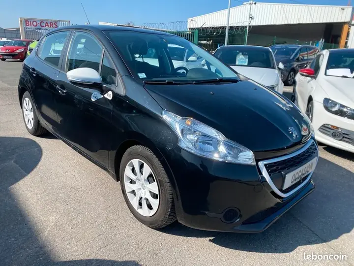 Peugeot 208 2015 photo 3
