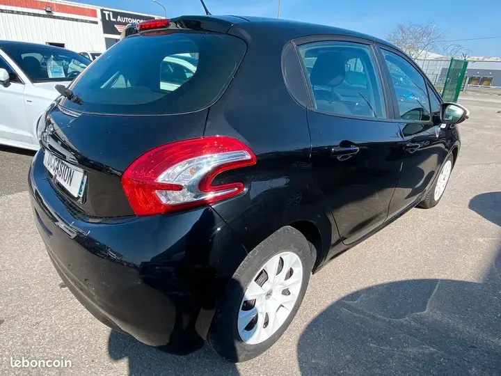 Peugeot 208 2015 photo 5