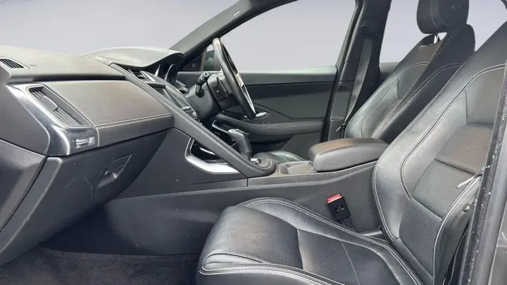 Jaguar E-Pace 2019 photo 3
