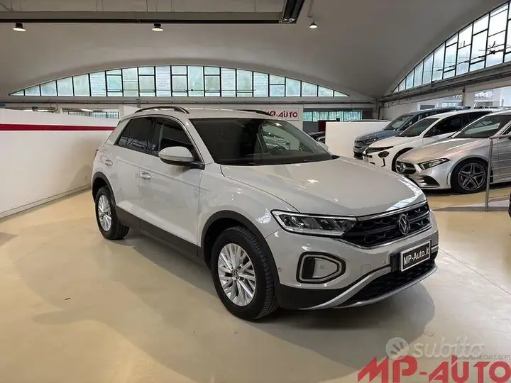 Volkswagen T-Roc 2023 photo 2
