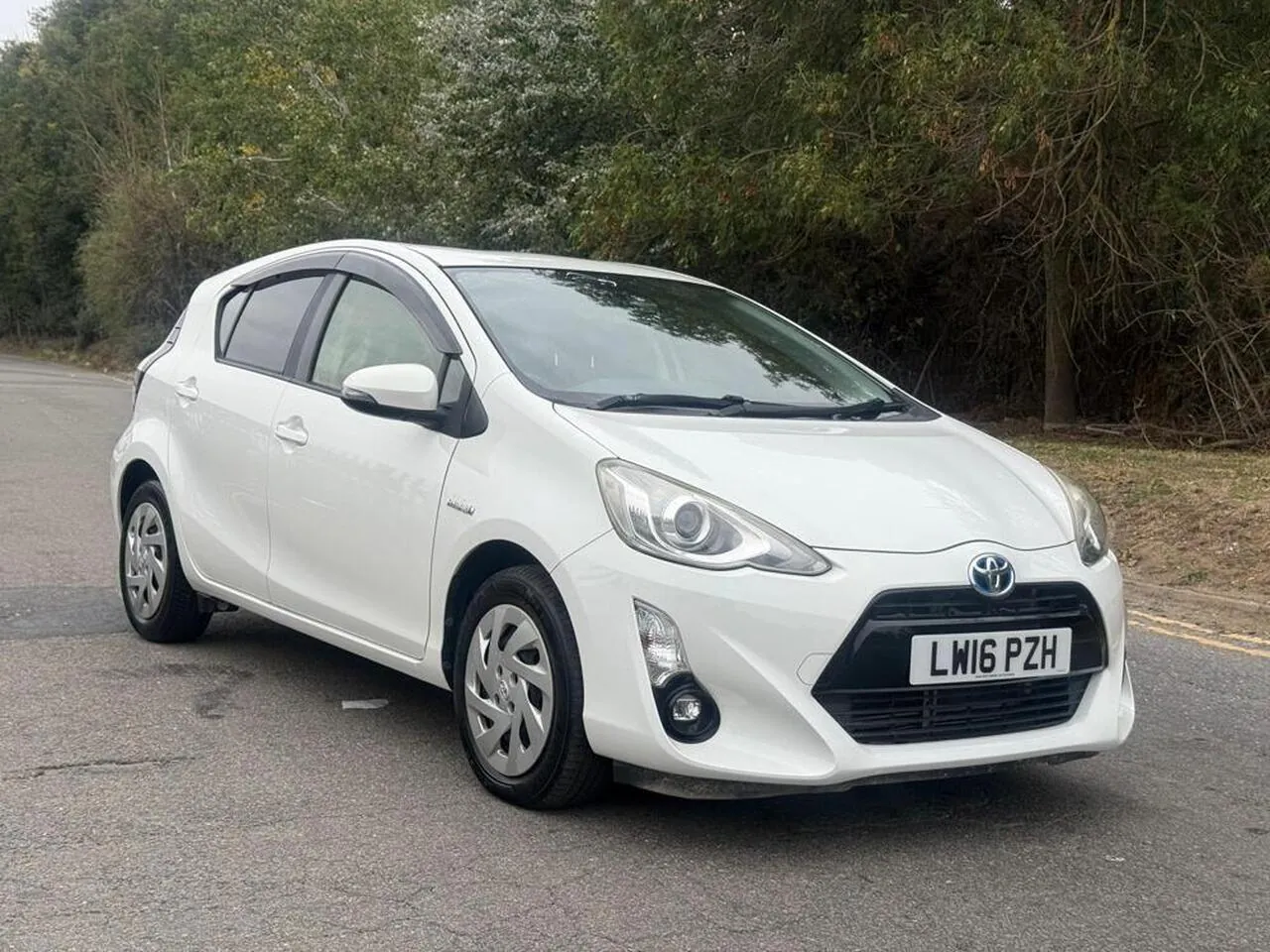 Toyota Vitz 2016 photo 3