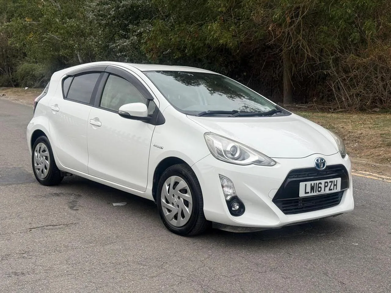 Toyota Vitz 2016 photo 2