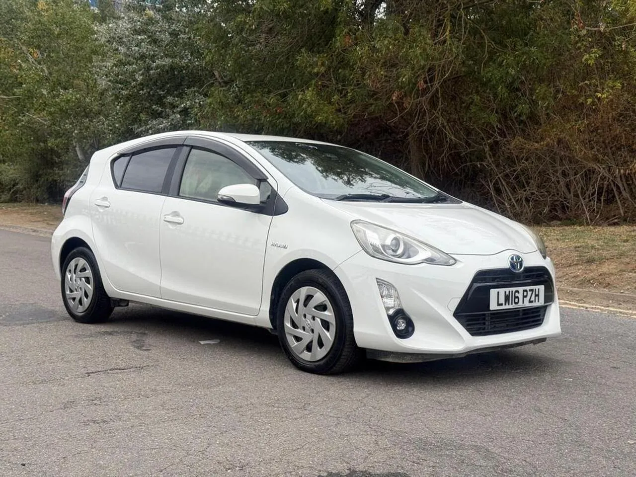 Toyota Vitz 2016 photo 5