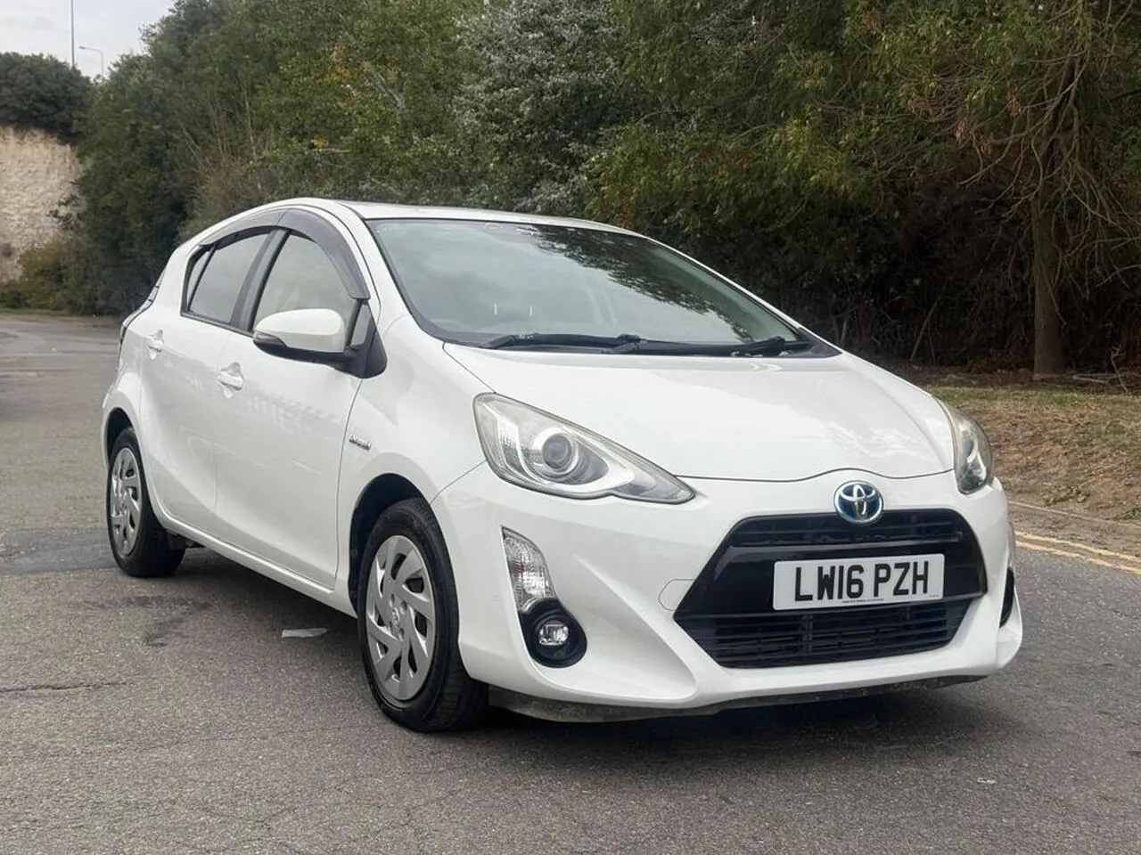 Toyota Vitz 2016 photo 4