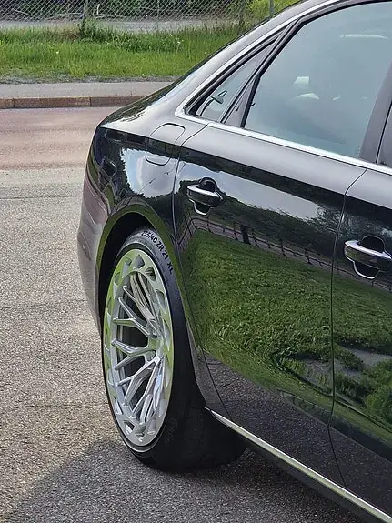 Audi A8 2011 photo 4