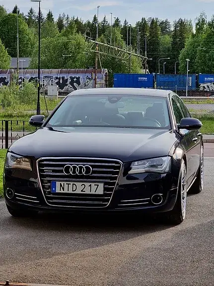 Audi A8 2011 photo 2