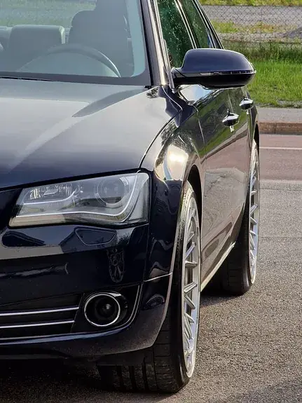 Audi A8 2011 photo 3