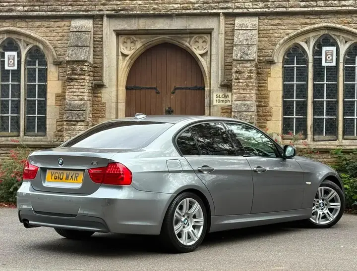 BMW 3 Series 2010 photo 3
