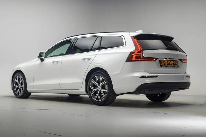 Volvo V60 2023 photo 3