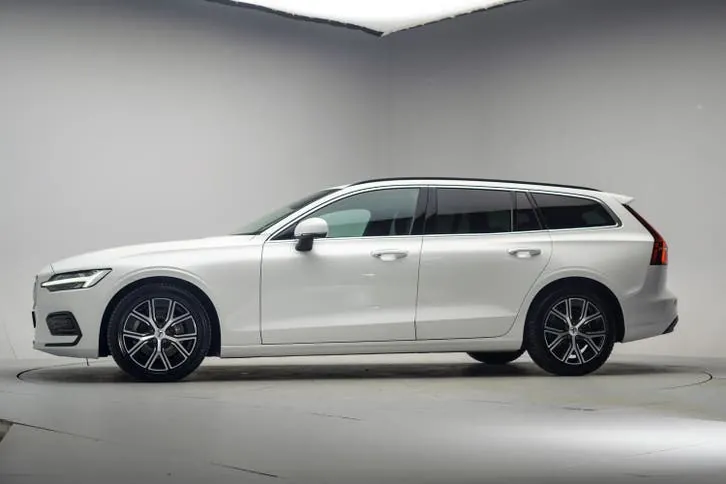 Volvo V60 2023 photo 2