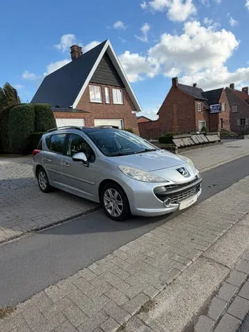 Peugeot 207 2008 photo 3