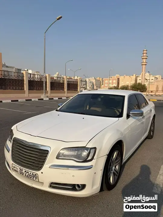 Chrysler 300 2013 photo 2