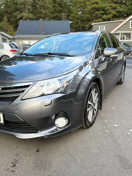 Toyota Avensis 2013 photo 2