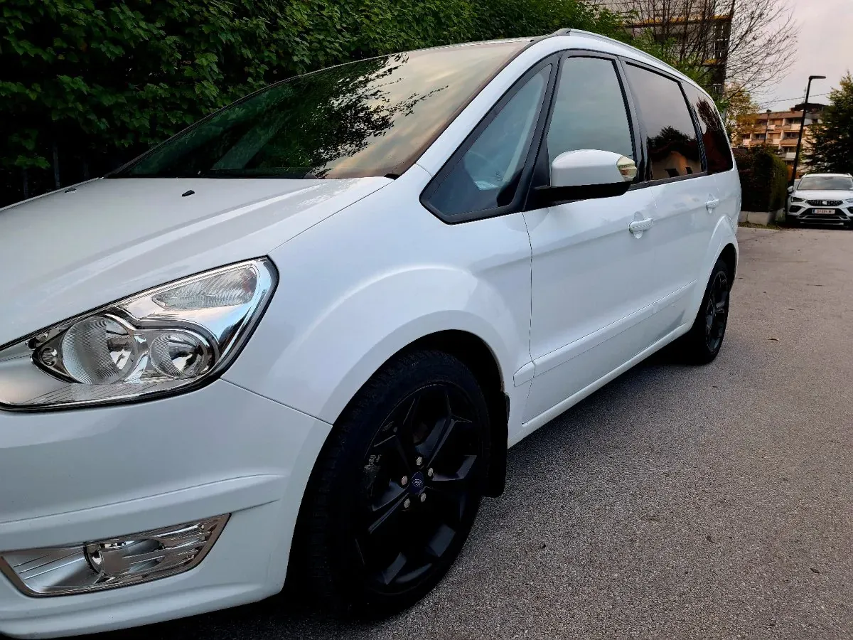 Ford Galaxy 2010 photo 3