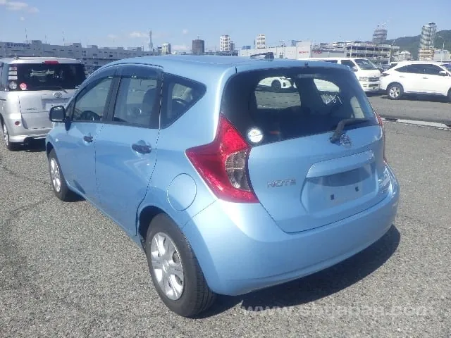 Nissan Note 2013 photo 3