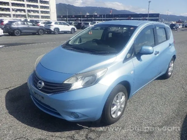 Nissan Note 2013 photo 2