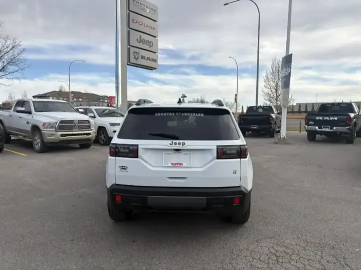 Jeep Cherokee 2026 photo 5