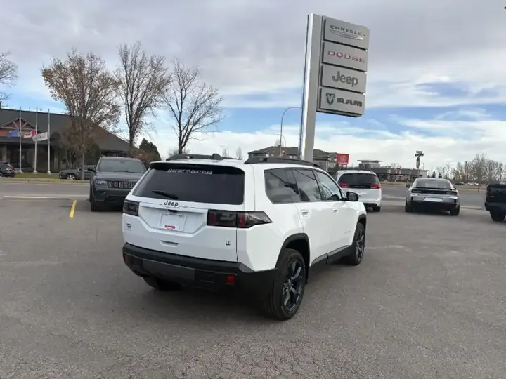 Jeep Cherokee 2026 photo 4