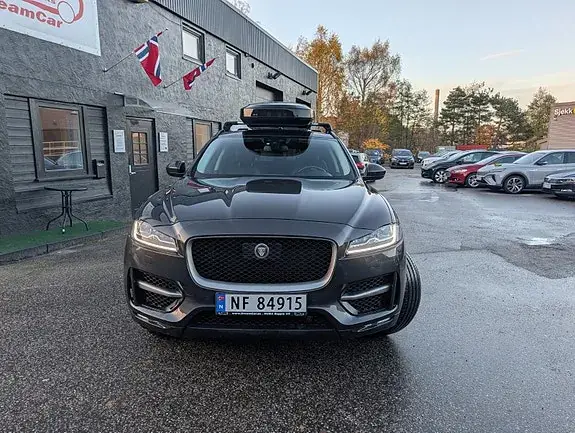 Jaguar F-Pace 2017 photo 2