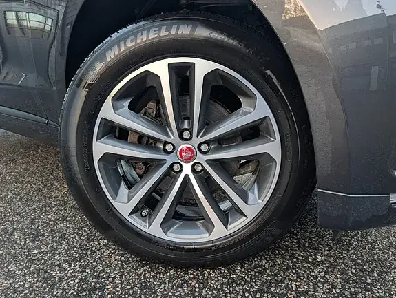Jaguar F-Pace 2017 photo 4
