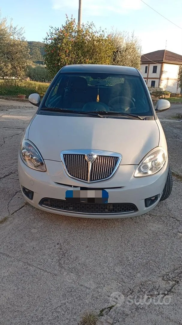 Lancia Ypsilon 2012 photo 2