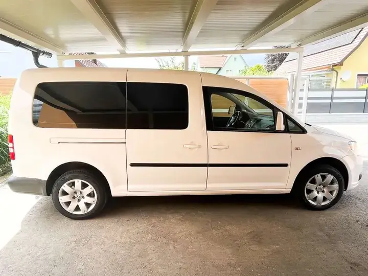 Volkswagen Caddy 2011 photo 2