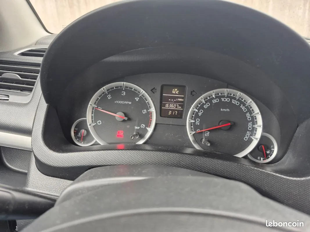 Suzuki Swift 2011 photo 3