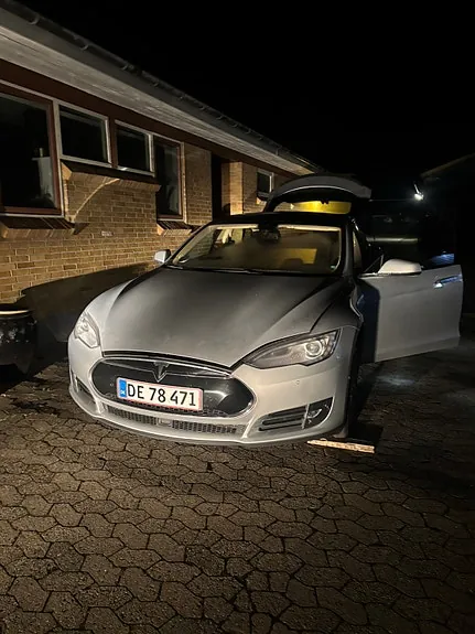 Tesla Model S 2014 photo 2