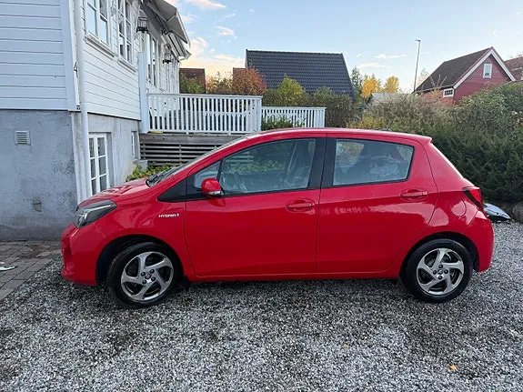Toyota Yaris 2015 photo 2
