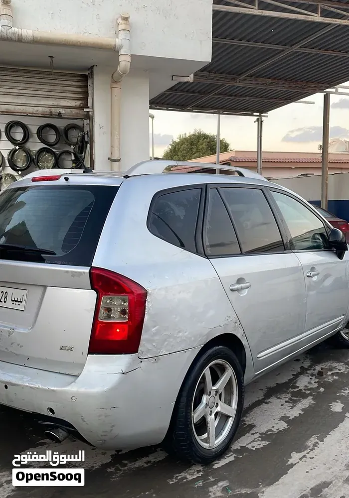 Kia Carens 2011 photo 4