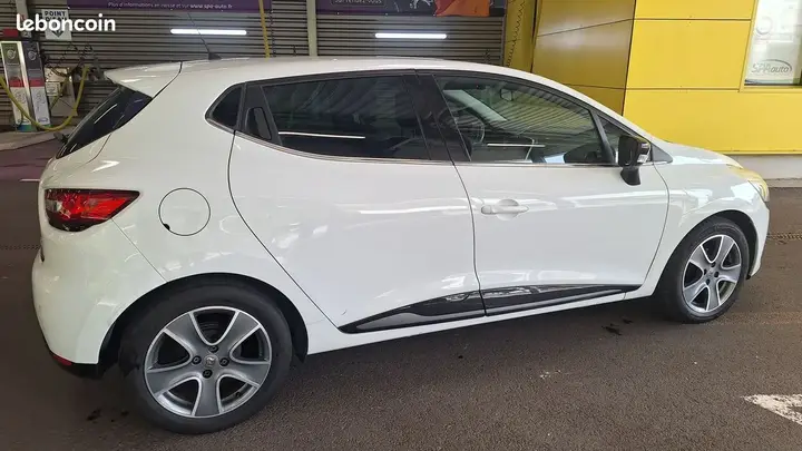 Renault Clio 2015 photo 2