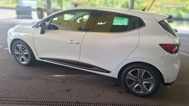 Renault Clio 2015 photo 3