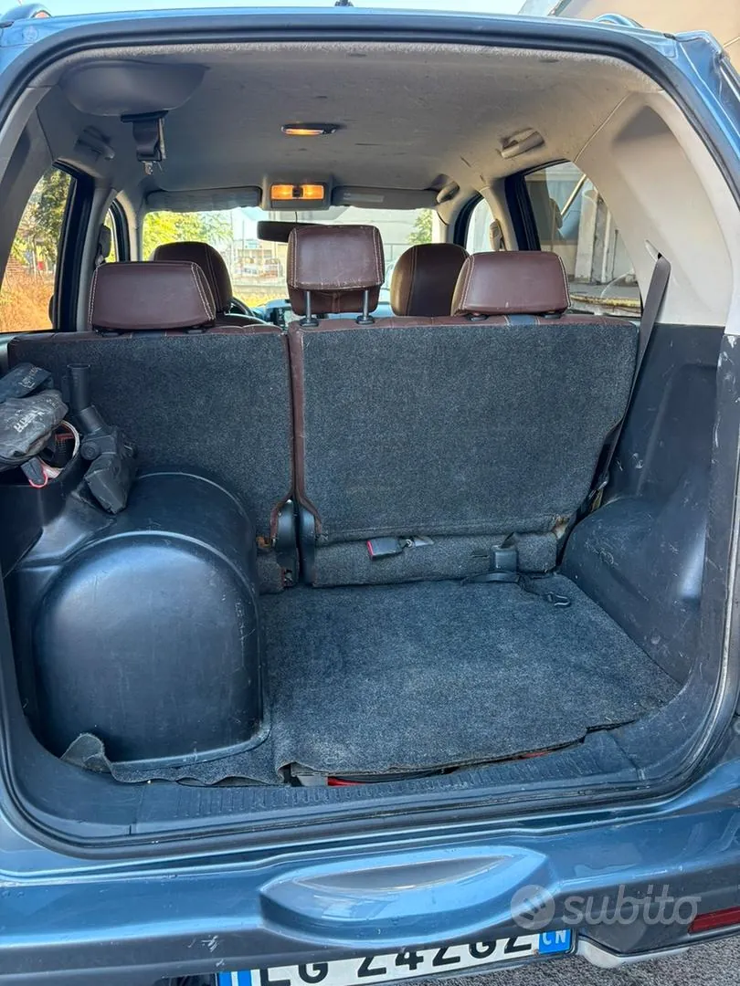 Daihatsu Terios 2011 photo 4