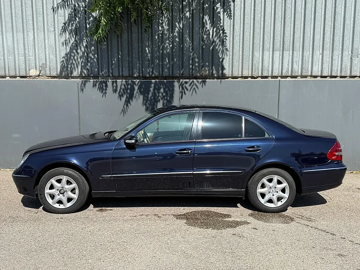 Mercedes-Benz E-Class 2004 photo 2
