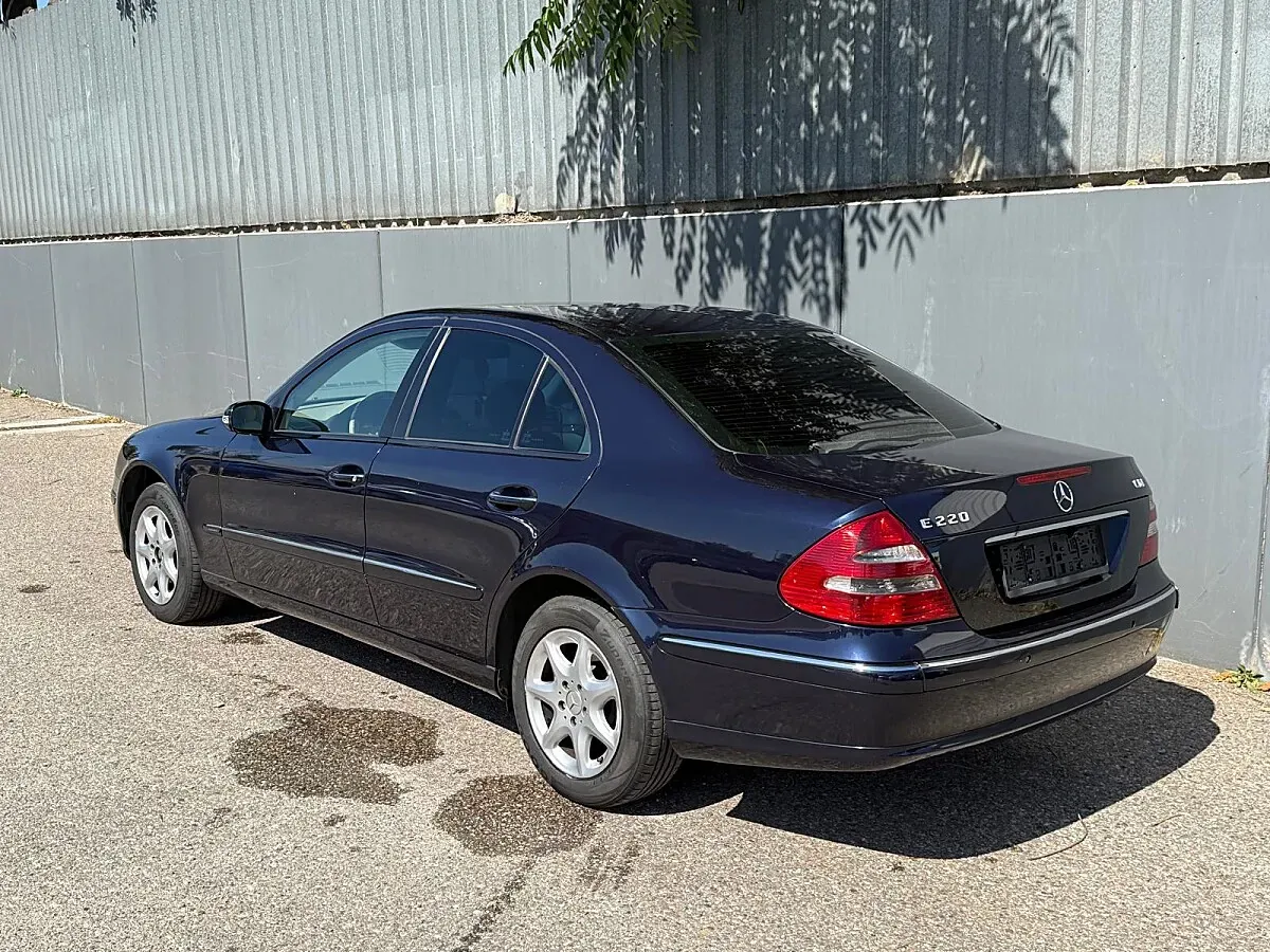 Mercedes-Benz E-Class 2004 photo 3