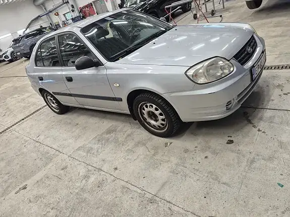 Hyundai Accent 2005 photo 2