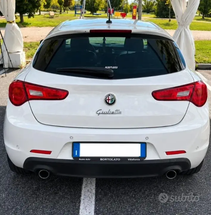 Alfa Romeo Giulietta 2012 photo 5