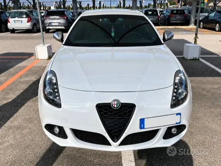 Alfa Romeo Giulietta 2012 photo 2