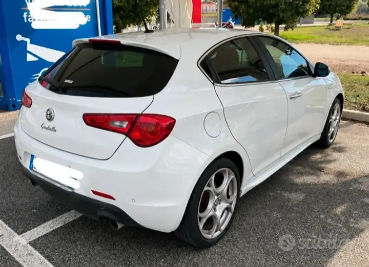 Alfa Romeo Giulietta 2012 photo 3