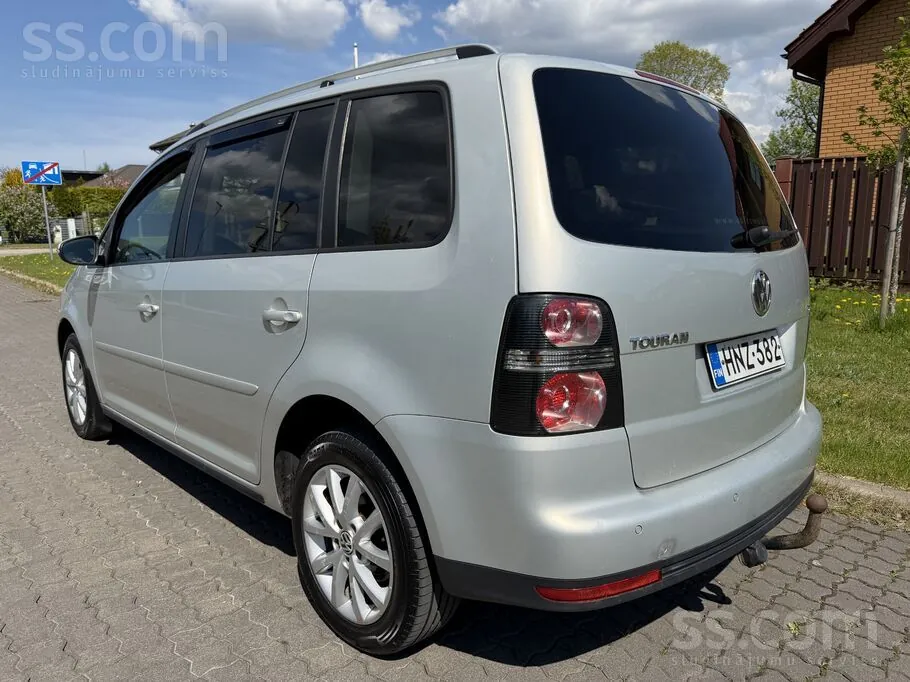 Volkswagen Touran 2010 photo 3