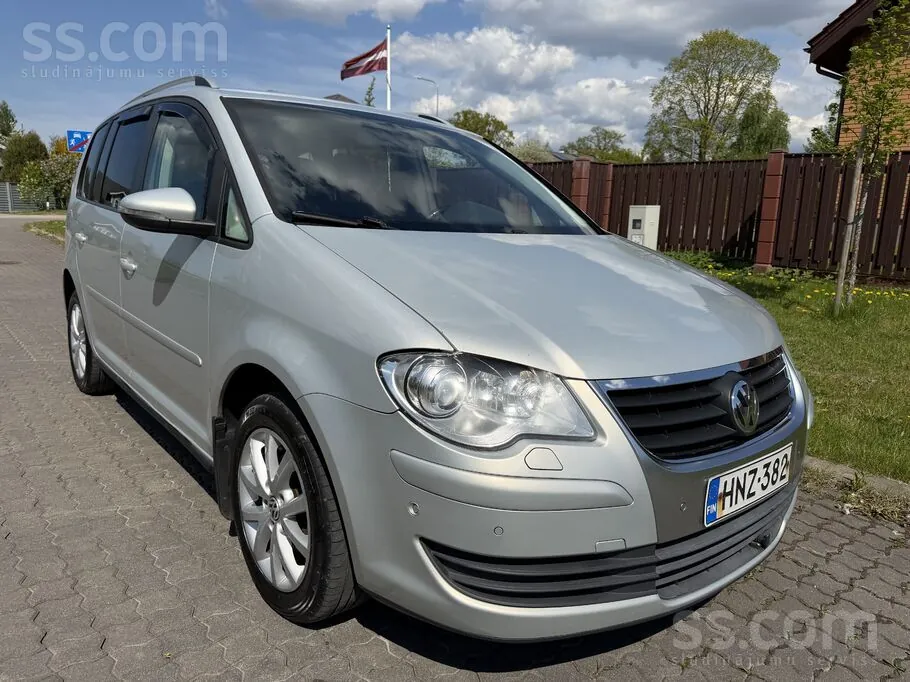 Volkswagen Touran 2010 photo 5