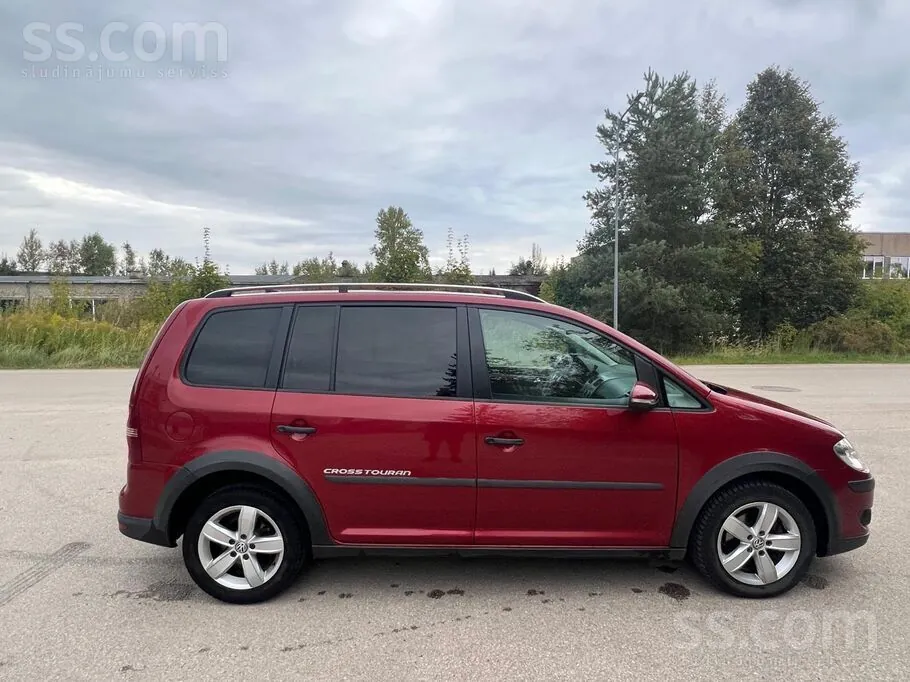 Volkswagen Touran 2010 photo 5