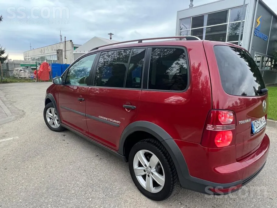 Volkswagen Touran 2010 photo 4