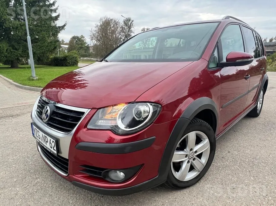 Volkswagen Touran 2010 photo 2
