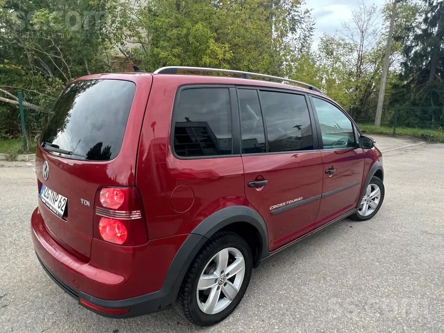 Volkswagen Touran 2010 photo 3