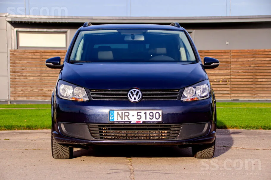 Volkswagen Touran 2012 photo 2
